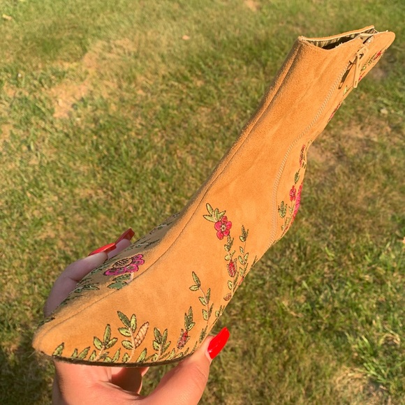 70’s Floral Embroidered Funky Booties - Picture 8 of 12